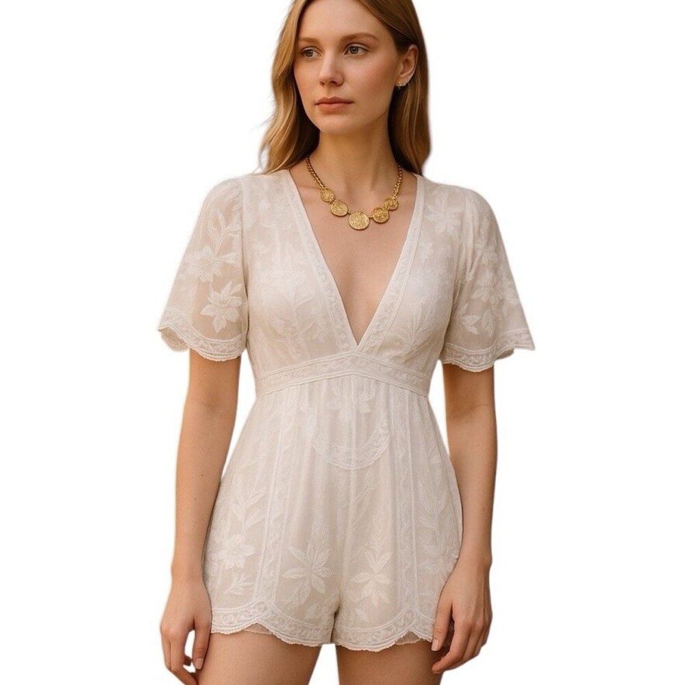 Wild Honey Sz Medium Bohemian Romantic White Lace V-Neck Romper Women's